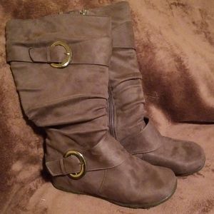 Journey- sz.7 Gray slouch boots.